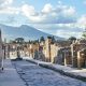 Pompei Antik Kenti nerede ve nasıl gidilir? Pompei Antik Kenti tarihi bilgileri, gezilecek yerleri, gezi notları, giriş ücreti, ziyaret saatleri, tarihi ve turistik yapıları ile tüm ayrıntılar Pompei gezi rehberimizde.